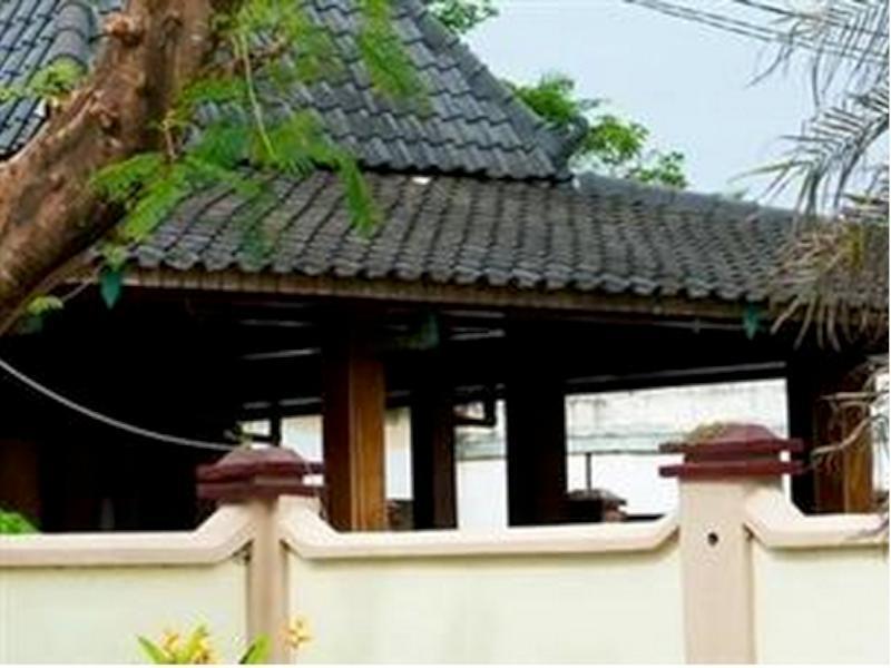 Queen Star Hotel Ngingas Exterior foto